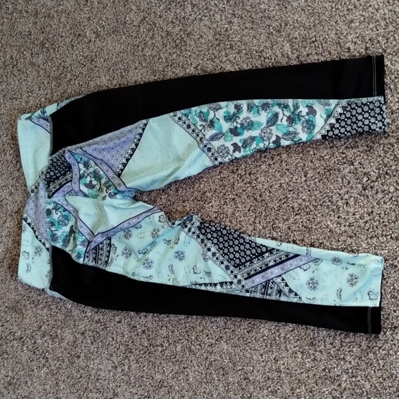 Exercise Capris - Picture 2 of 5